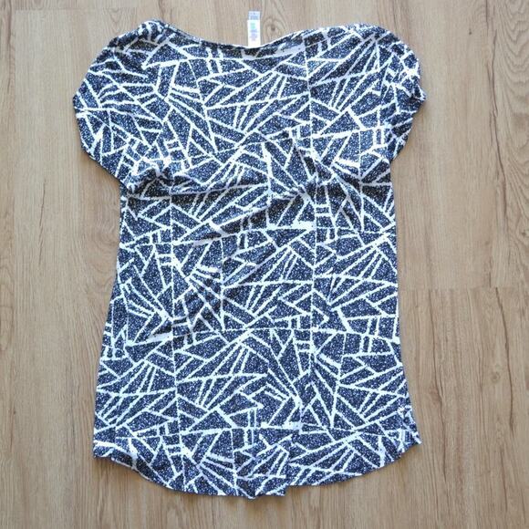 LuLaRoe Short Sleeve Tee - Picture 3 of 4